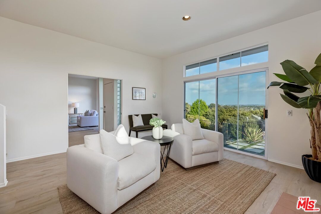 2001 Navy Street Santa Monica, CA 90405 - Photo 12 of 54