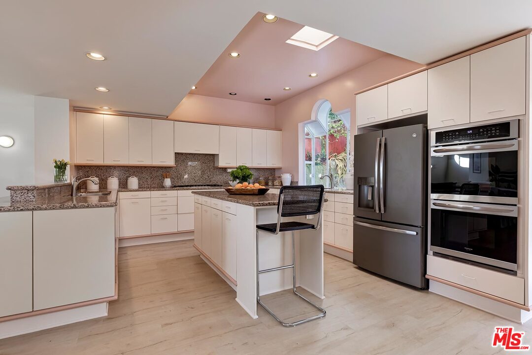 2001 Navy Street Santa Monica, CA 90405 - Photo 15 of 54