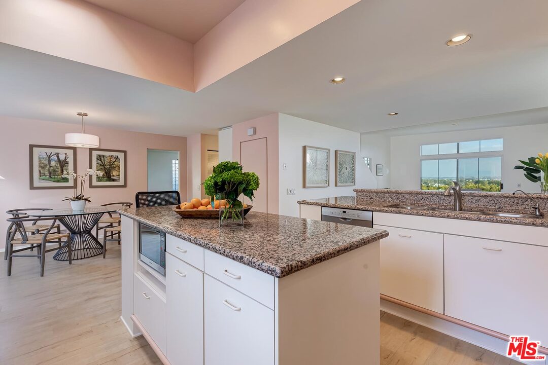 2001 Navy Street Santa Monica, CA 90405 - Photo 16 of 54