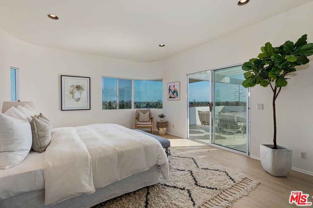 2001 Navy Street Santa Monica, CA 90405 - Photo 23 of 54