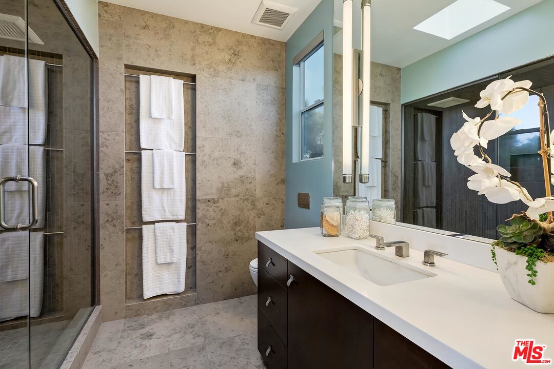 2001 Navy Street Santa Monica, CA 90405 - Photo 25 of 54