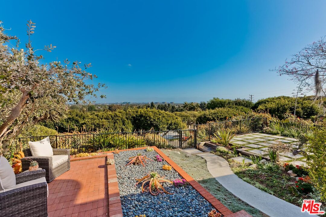 2001 Navy Street Santa Monica, CA 90405 - Photo 5 of 54