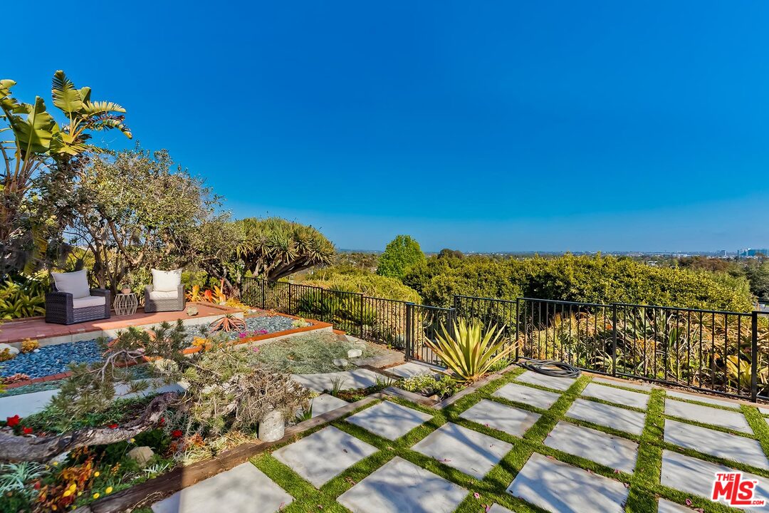 2001 Navy Street Santa Monica, CA 90405 - Photo 6 of 54