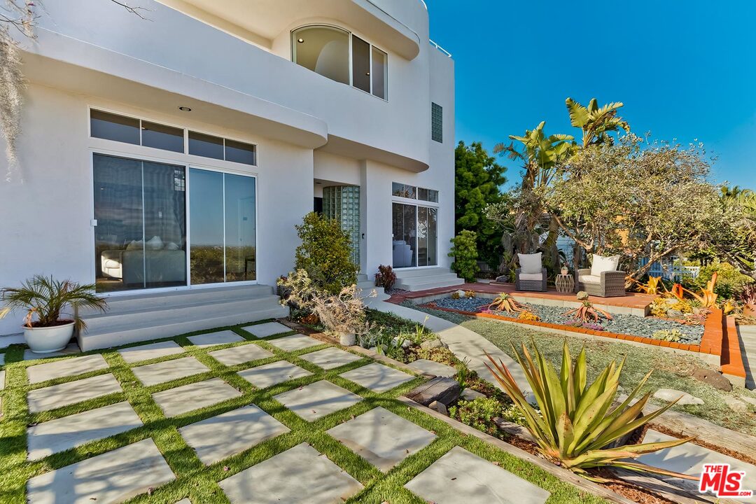 2001 Navy Street Santa Monica, CA 90405 - Photo 7 of 54