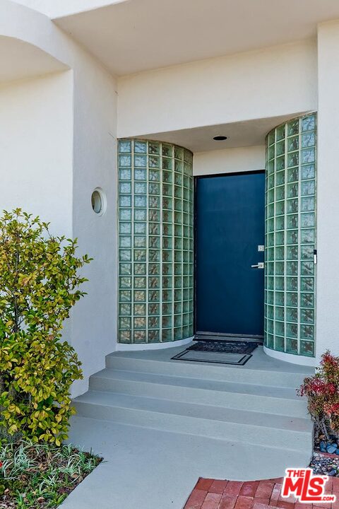 2001 Navy Street Santa Monica, CA 90405 - Photo 8 of 54