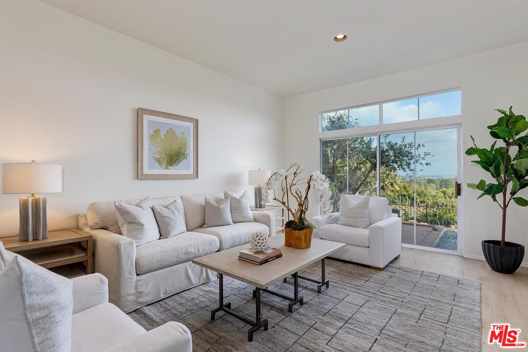 2001 Navy Street Santa Monica, CA 90405 - Photo 9 of 54