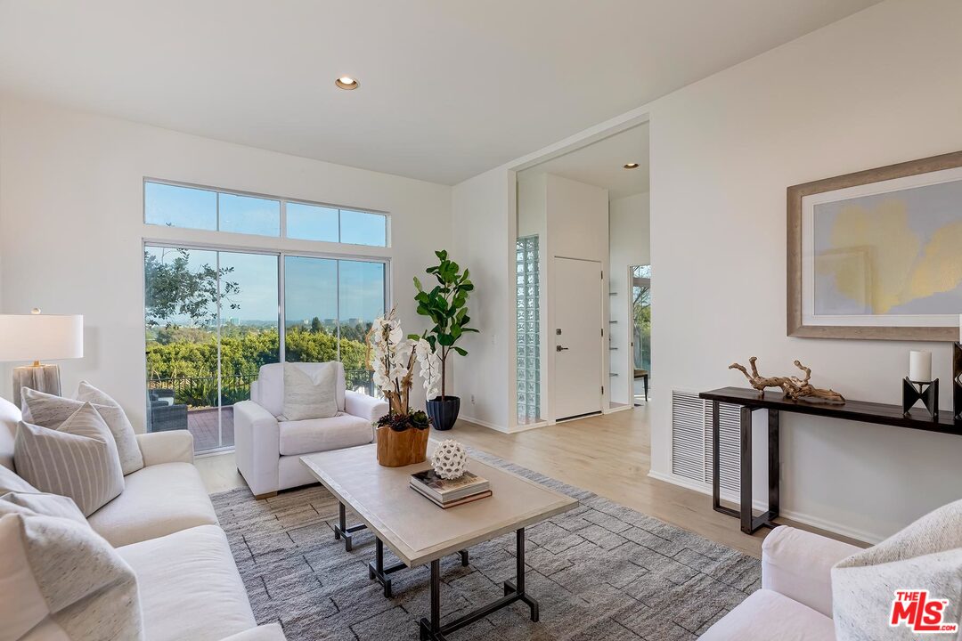 2001 Navy Street Santa Monica, CA 90405 - Photo 10 of 54