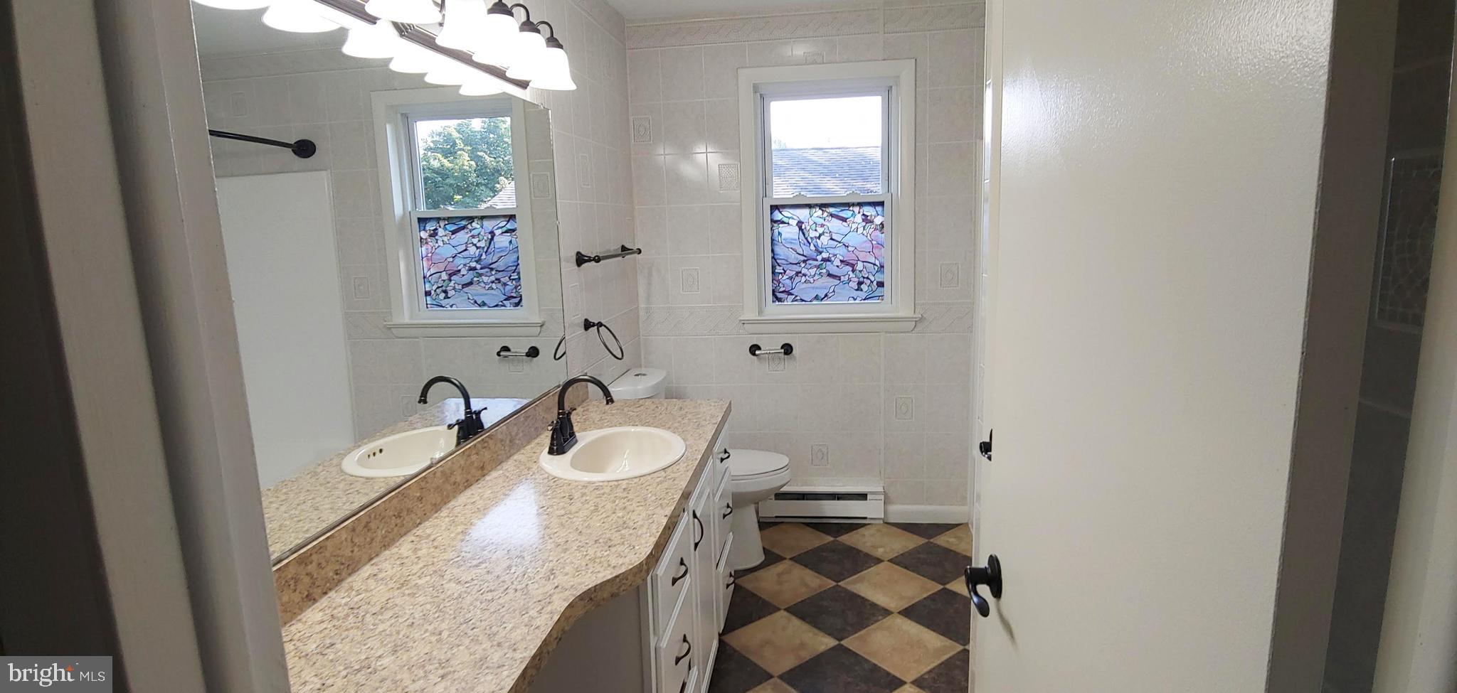 616 Bermuda Road Lancaster, PA 17603 - Photo 12 of 15 Private bathroom
