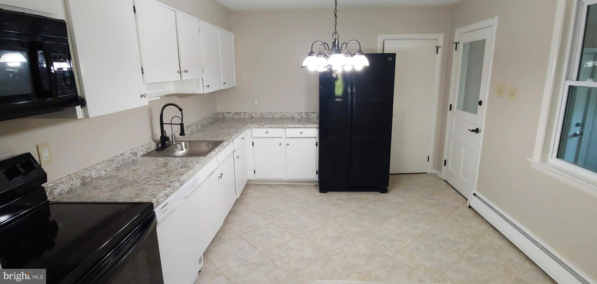 616 Bermuda Road Lancaster, PA 17603 - Photo 8 of 15 Kitchen