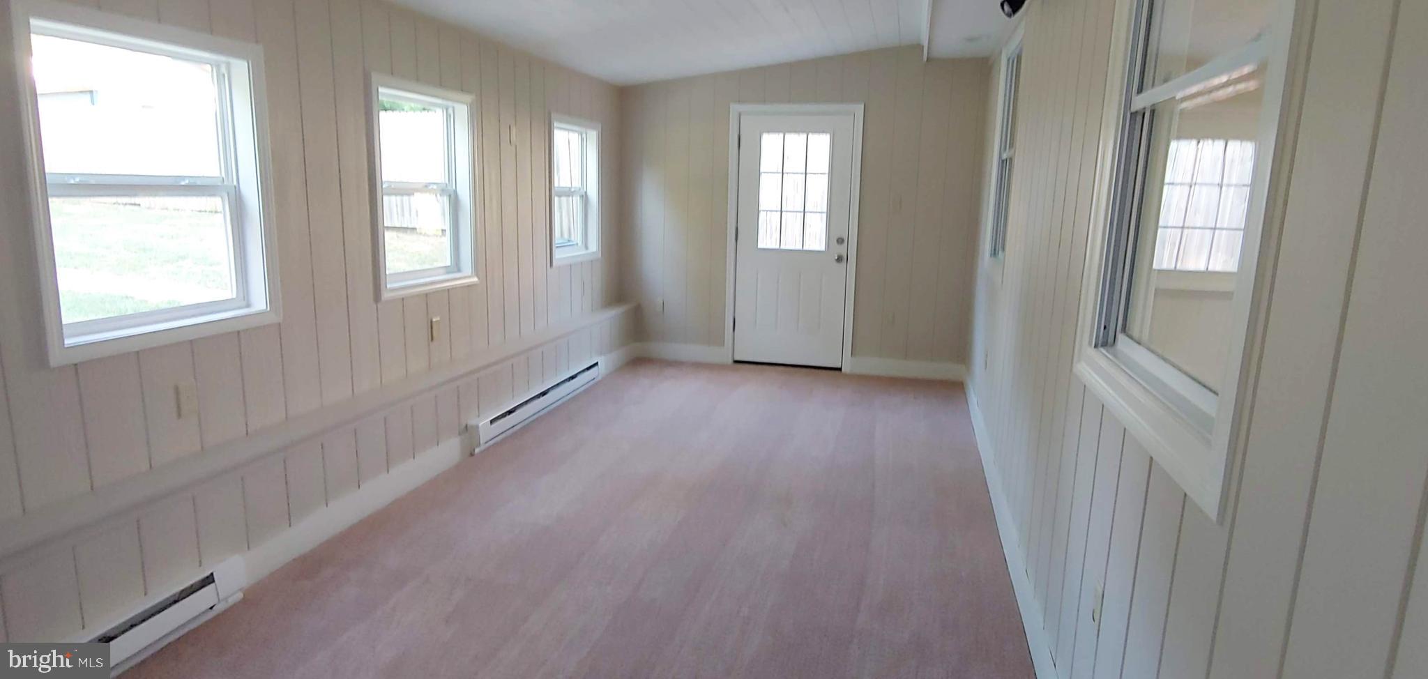 616 Bermuda Road Lancaster, PA 17603 - Photo 9 of 15 Enclosed porch