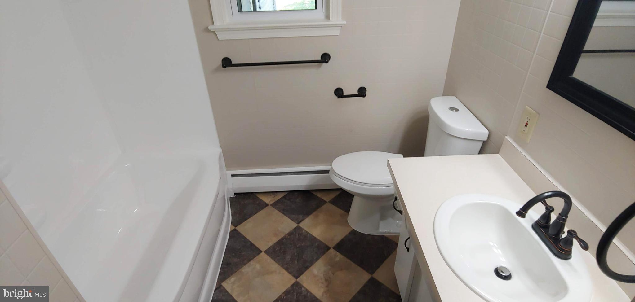 616 Bermuda Road Lancaster, PA 17603 - Photo 10 of 15 Hall bathrom