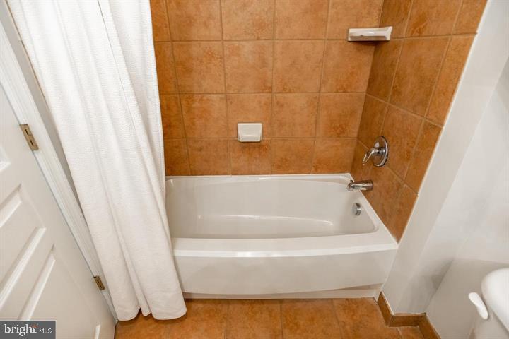 616 E Street Northwest, Unit 655 Washington, DC 20004 - Photo 14 of 38 a bathroom with a bathtub