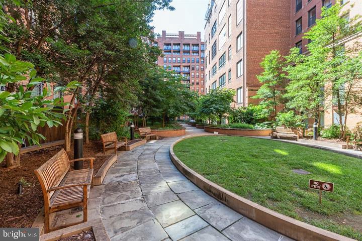 616 E Street Northwest, Unit 655 Washington, DC 20004 - Photo 35 of 38 a view of a backyard with sitting area