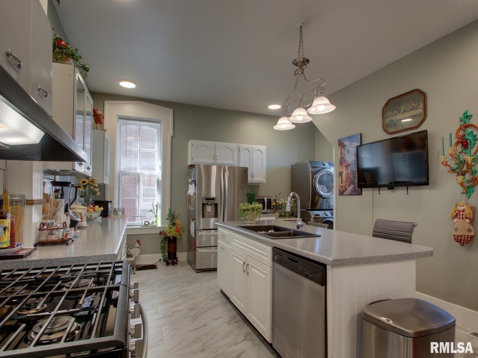 1470 Vermont Street Quincy, IL 62301 - Photo 9 of 27