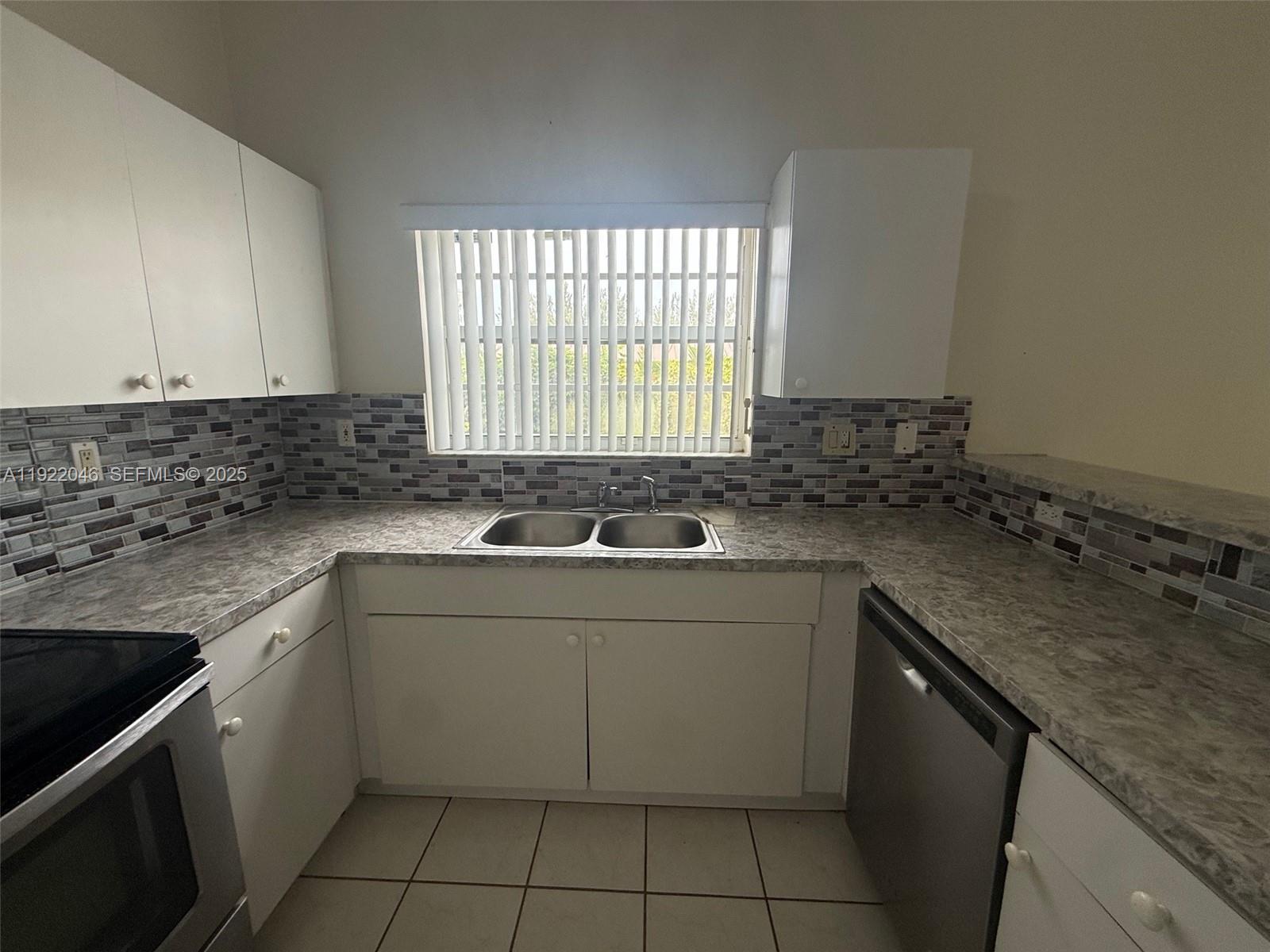 1081 Northwest 128th Place Miami, FL 33182 - Photo 12 of 31