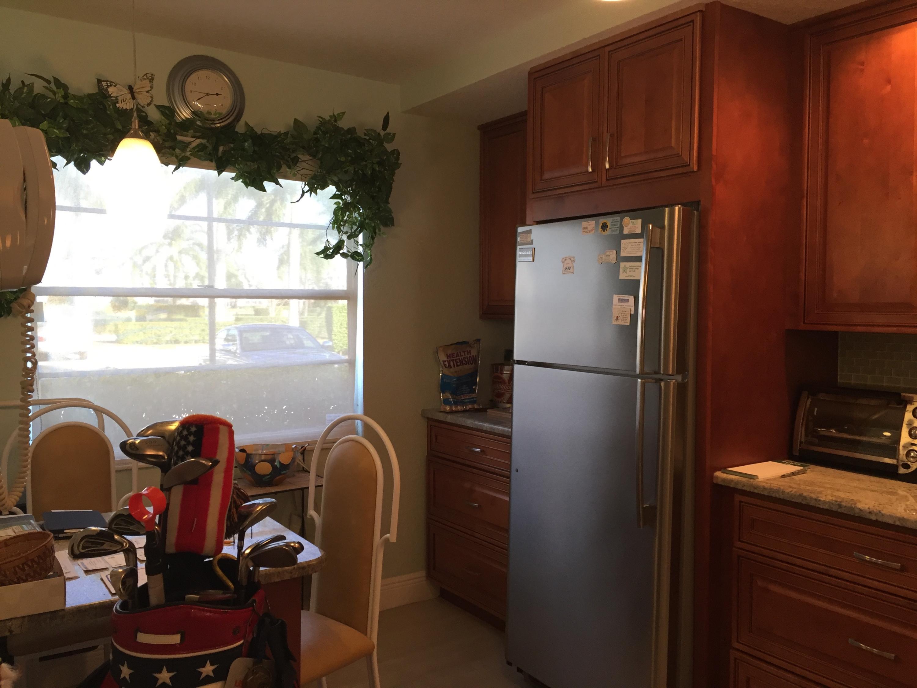 1072 Exeter Boca Raton, FL 33434 - Photo 7 of 32 VIEW OF KITCHEN (2)