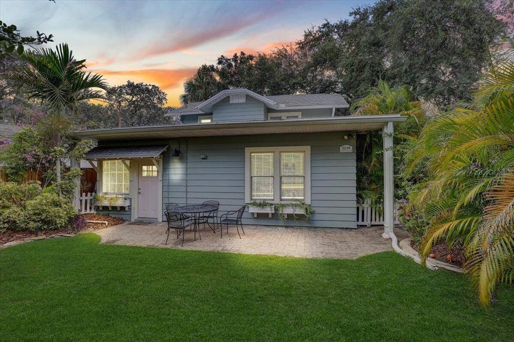 3219 West Hawthorne Road Tampa, FL 33611 - Photo 1 of 1 a front view of a house with garden