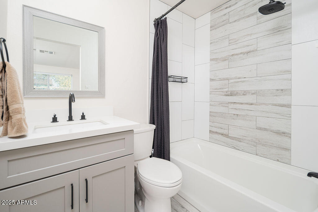 3314 East Cypress Street Phoenix, AZ 85008 - Photo 13 of 23 Gorgeous primary bath, shower:tub como!