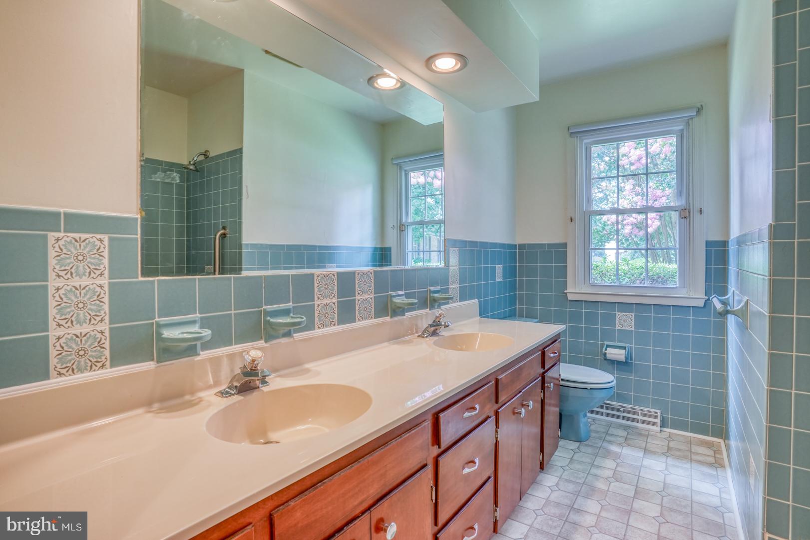 5 Winged Foot Road Dover, DE 19904 - Photo 28 of 54 Hallway Full Bathroom
