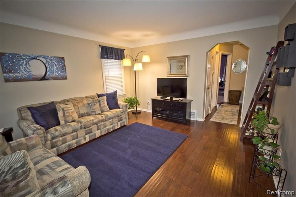 1529 Butternut Avenue Royal Oak, MI 48073 - Photo 3 of 43