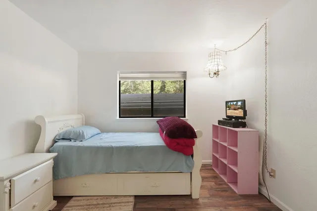 a view of a barn in the middle of a yard