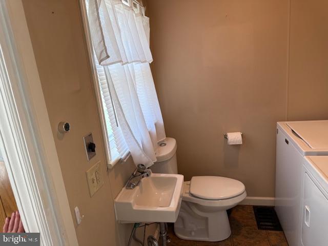 411 East Chestnut Street Lebanon, PA 17042 - Photo 16 of 48 a bathroom with a sink and toilet