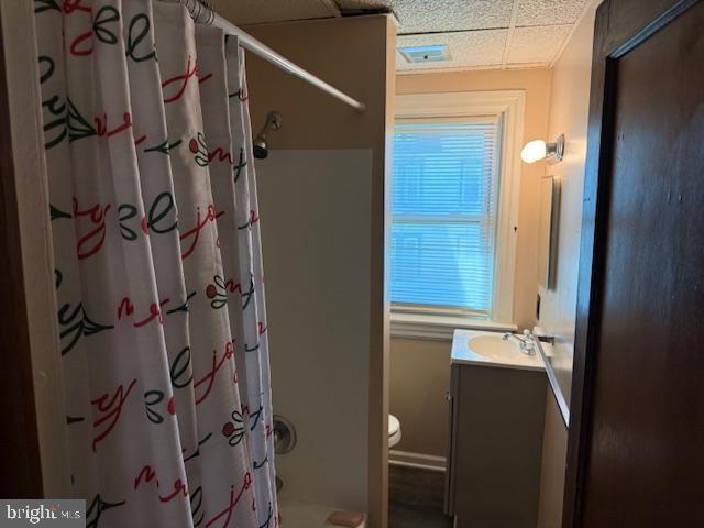 411 East Chestnut Street Lebanon, PA 17042 - Photo 17 of 48 a bathroom with a bathtub and shower