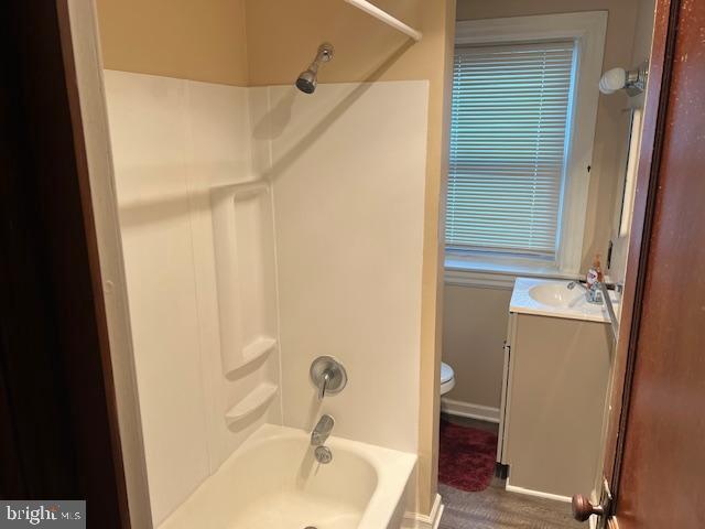 411 East Chestnut Street Lebanon, PA 17042 - Photo 18 of 48 a bathroom with a sink and a tub