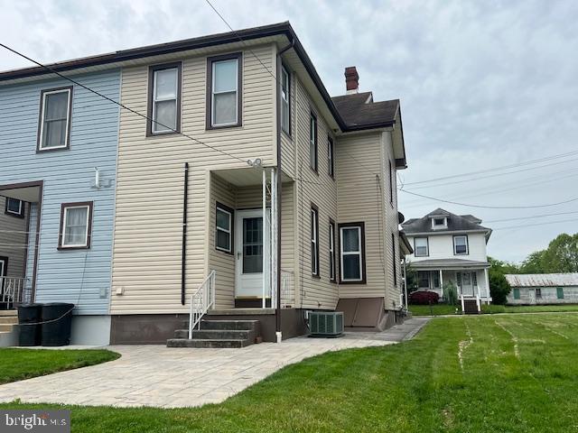 411 East Chestnut Street Lebanon, PA 17042 - Photo 40 of 48 a front view of house with yard
