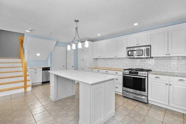 $500,000 | 1303 Old Bridge Lane, Unit 1303, Bellingham, MA 02019