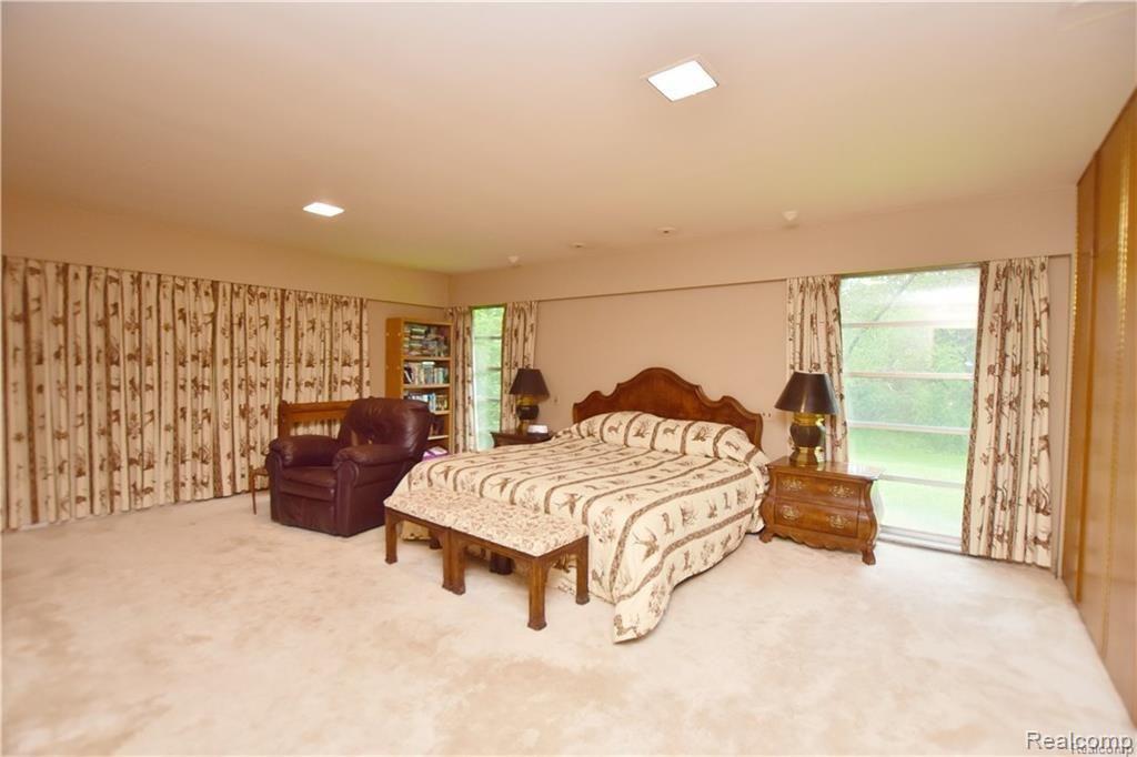4850 Charing Cross Road Bloomfield Hills, MI 48304 - Photo 19 of 24 20.jpg