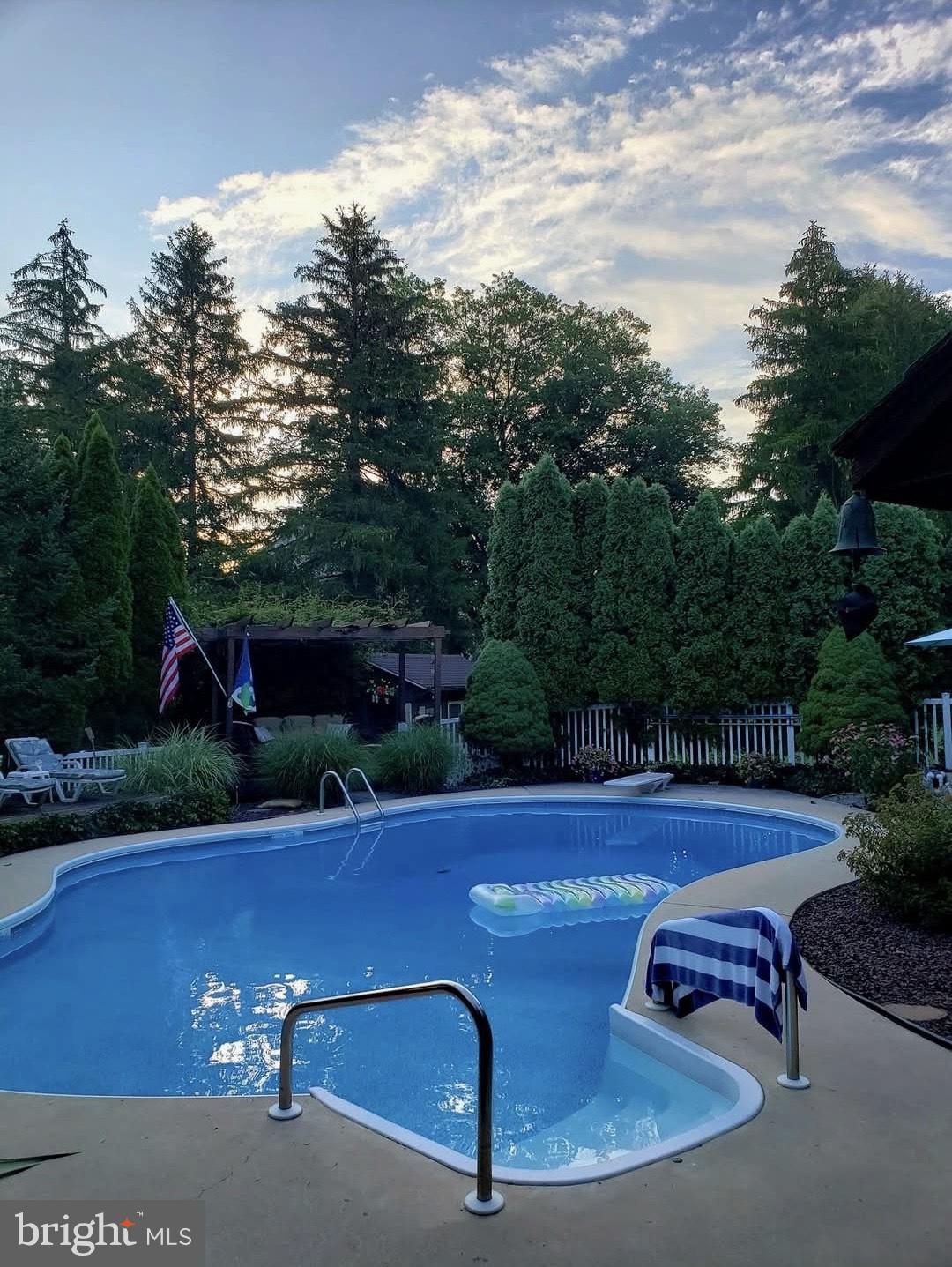 2209 Cedar Road York, PA 17408 - Photo 3 of 31