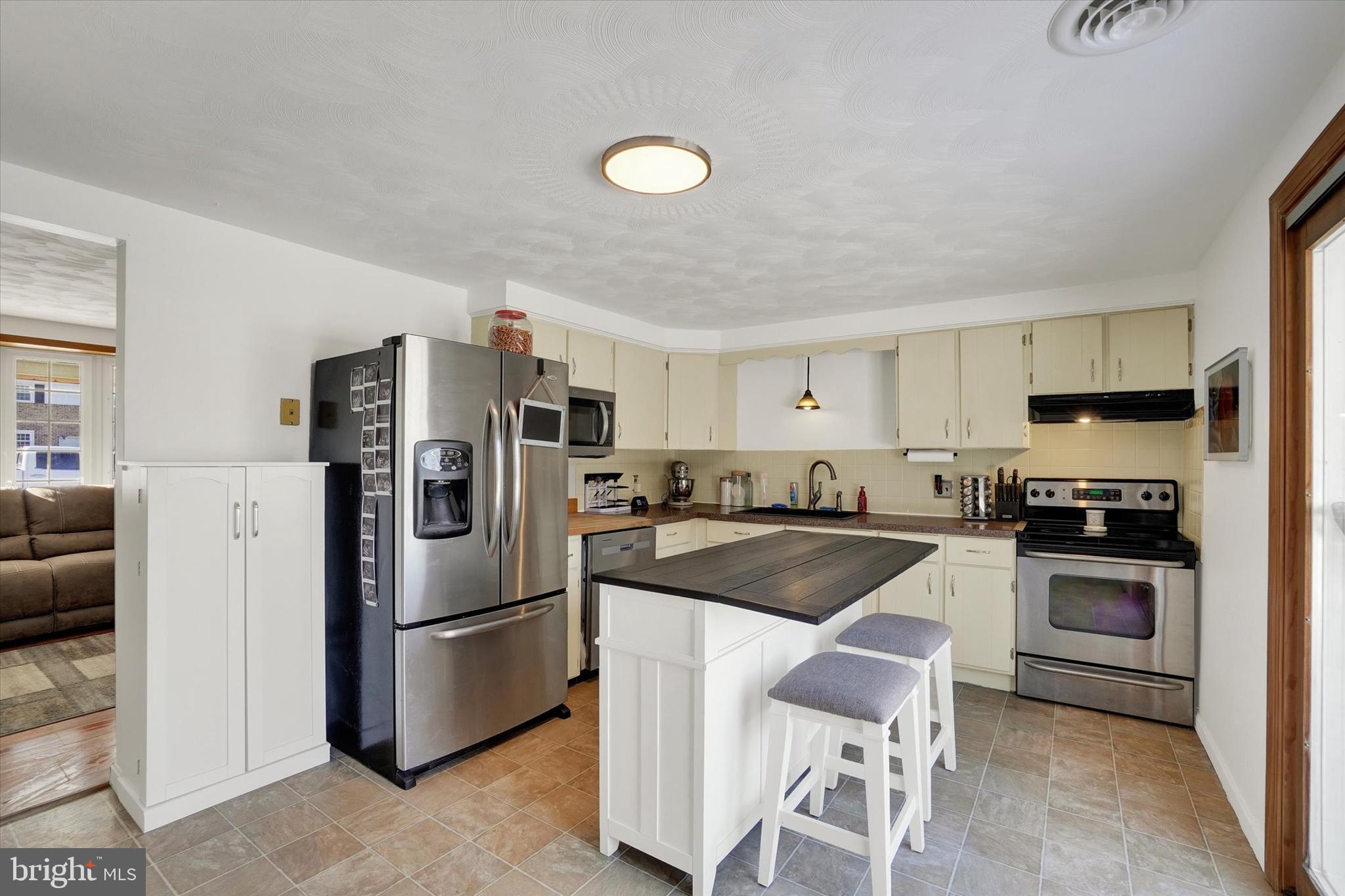 2209 Cedar Road York, PA 17408 - Photo 7 of 31