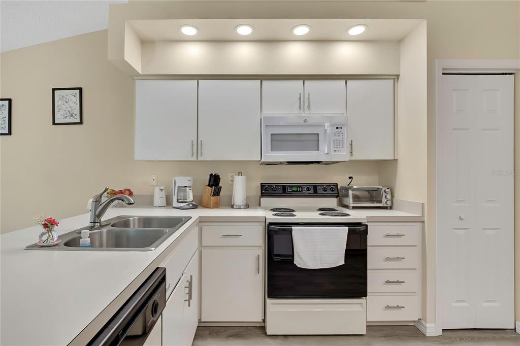 7274 Aloe Drive Spring Hill, FL 34607 - Photo 12 of 43