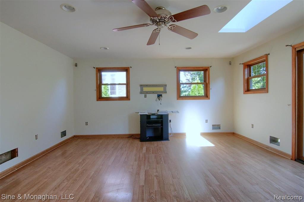 1536 Cook Road Grosse Pointe Woods, MI 48236 - Photo 9 of 39