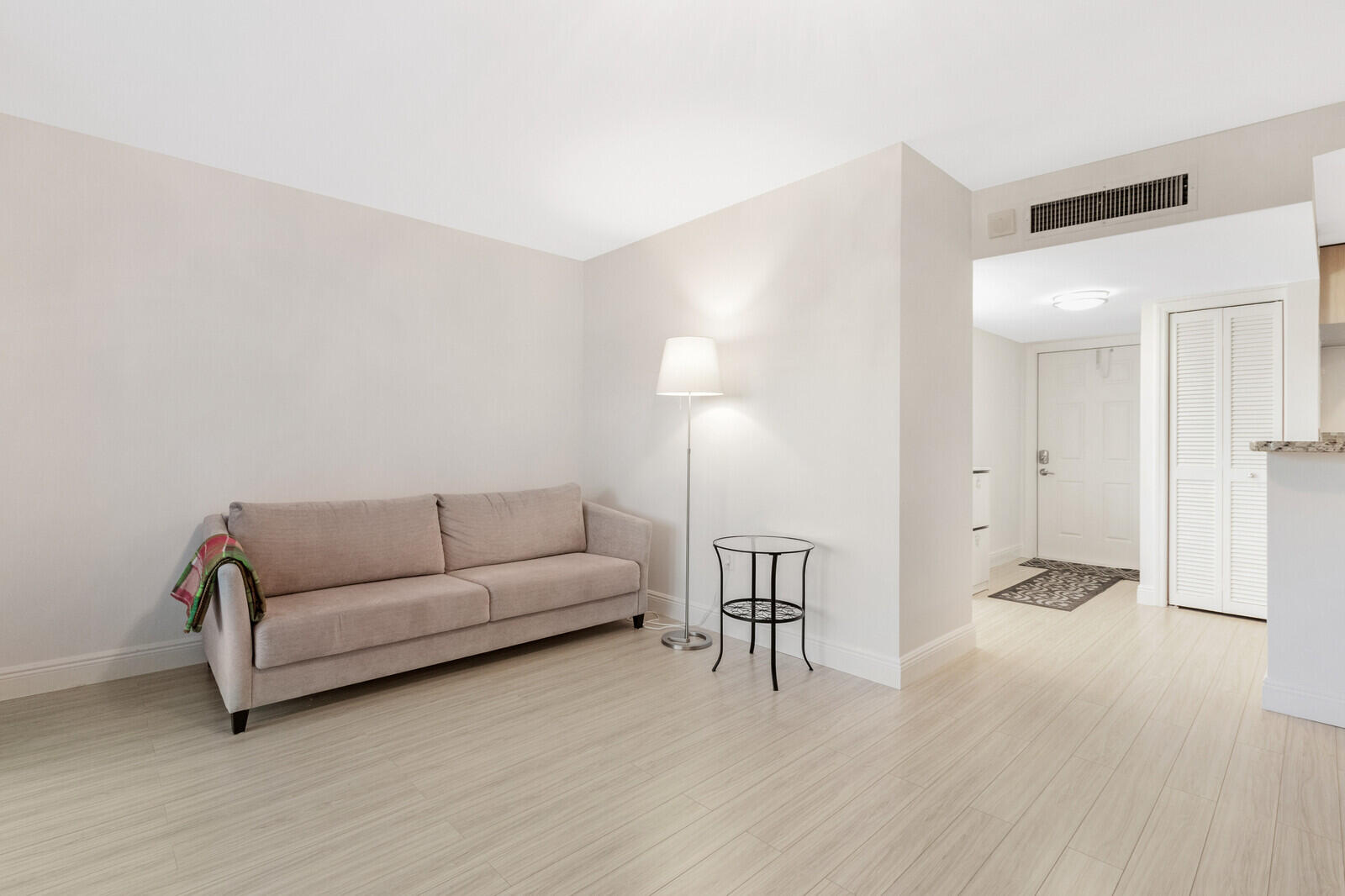 9872 Marina Boulevard, Unit 1414 Boca Raton, FL 33428 - Photo 11 of 20 10_HD_9872_Marina_Boulevard_Apt_141410_m