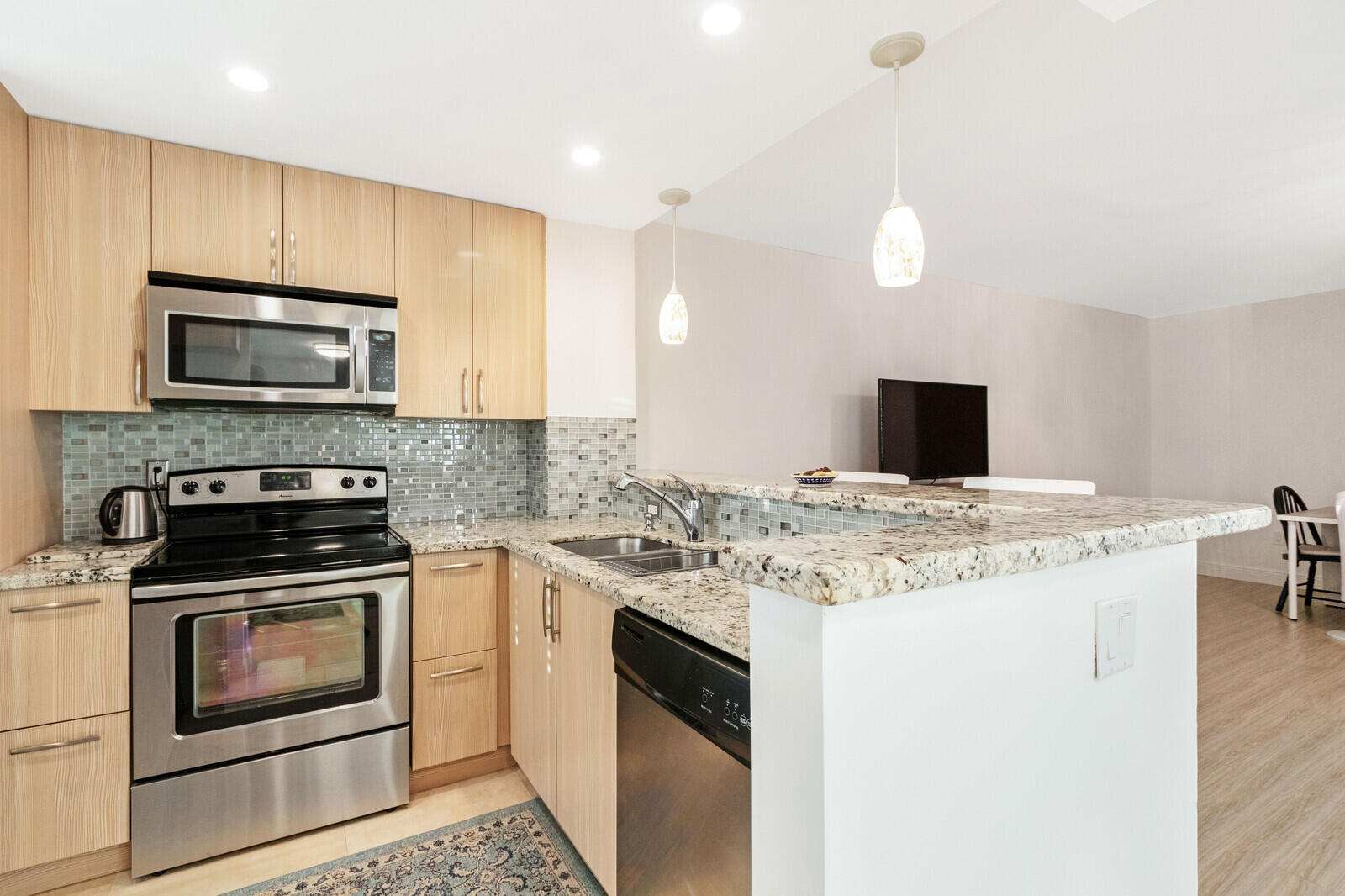 9872 Marina Boulevard, Unit 1414 Boca Raton, FL 33428 - Photo 4 of 20 12_HD_9872_Marina_Boulevard_Apt_141412_m