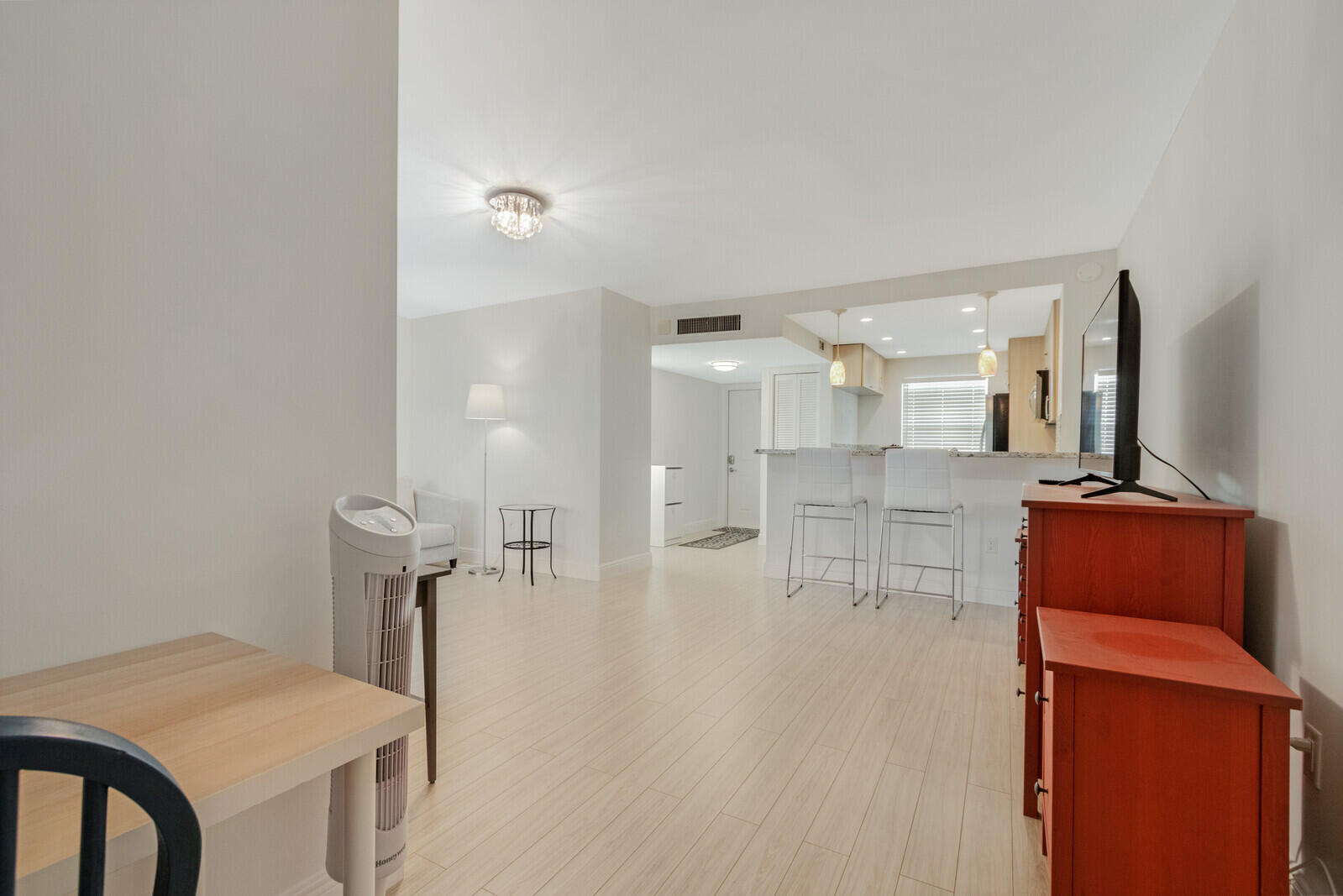 9872 Marina Boulevard, Unit 1414 Boca Raton, FL 33428 - Photo 8 of 20 19_HD_9872_Marina_Boulevard_Apt_141419_m