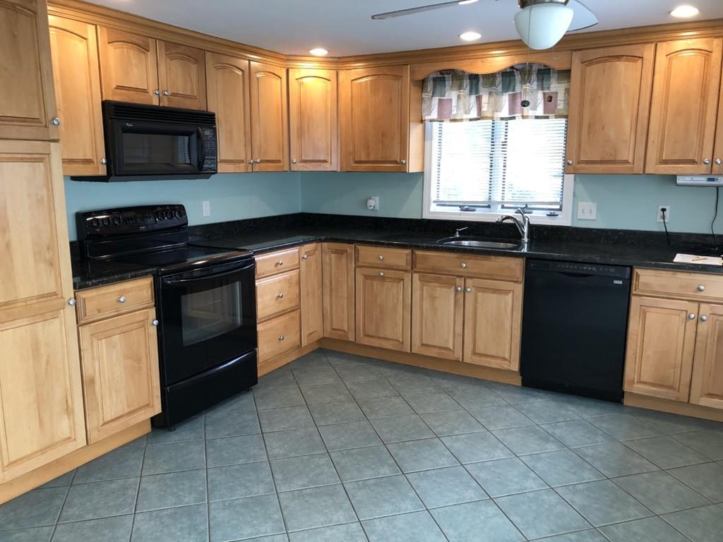 33 Old Middlesex Path Arlington, MA 02474 - Photo 4 of 18