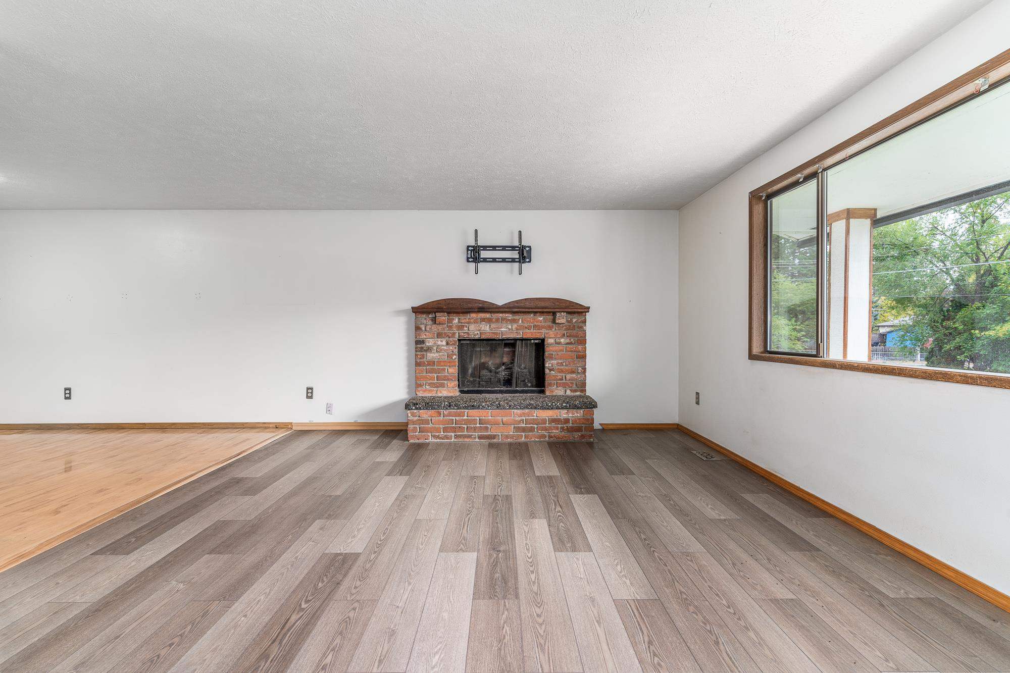 422 West Ivanhoe Road Spokane, WA 99218 - Photo 2 of 31