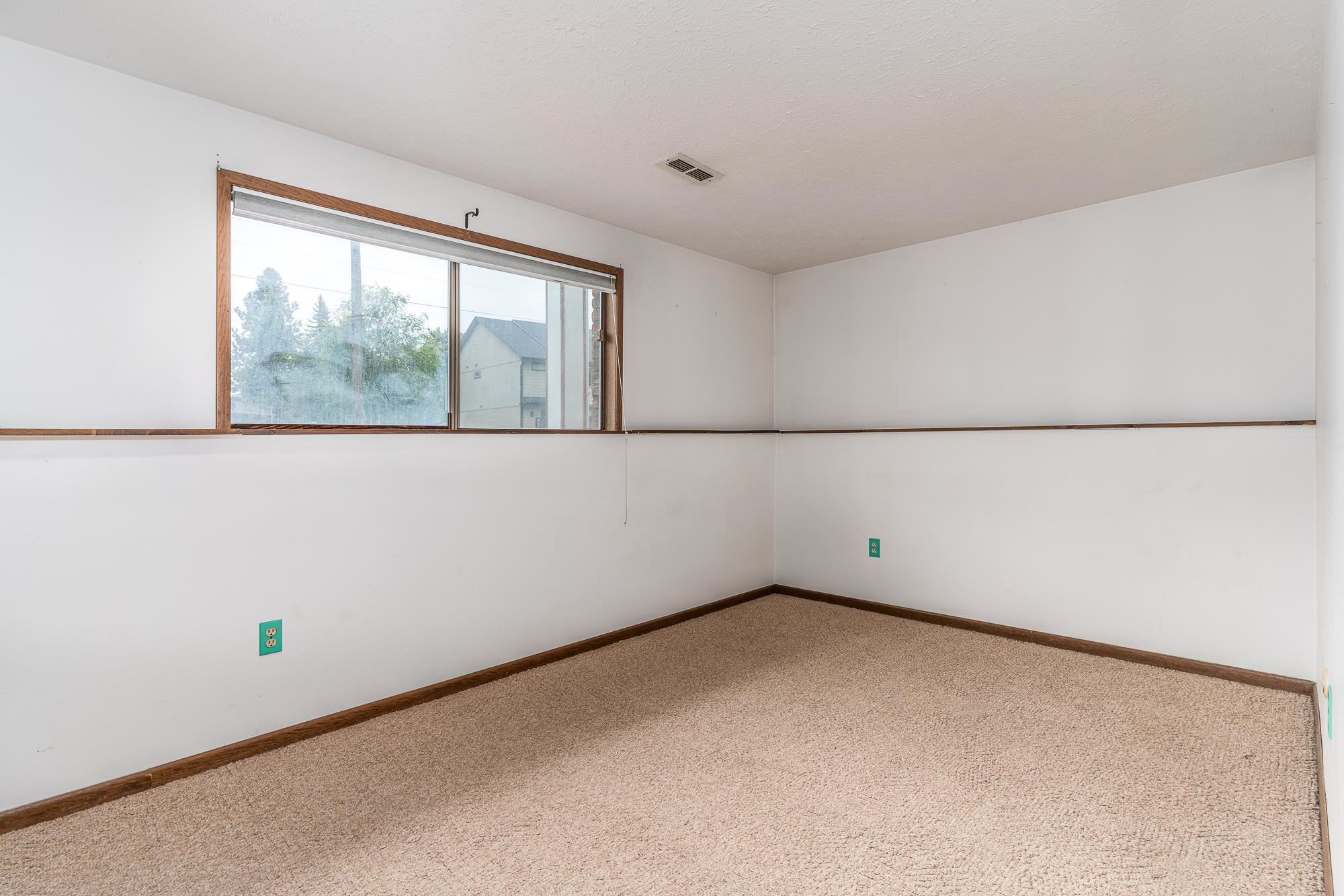 422 West Ivanhoe Road Spokane, WA 99218 - Photo 15 of 31