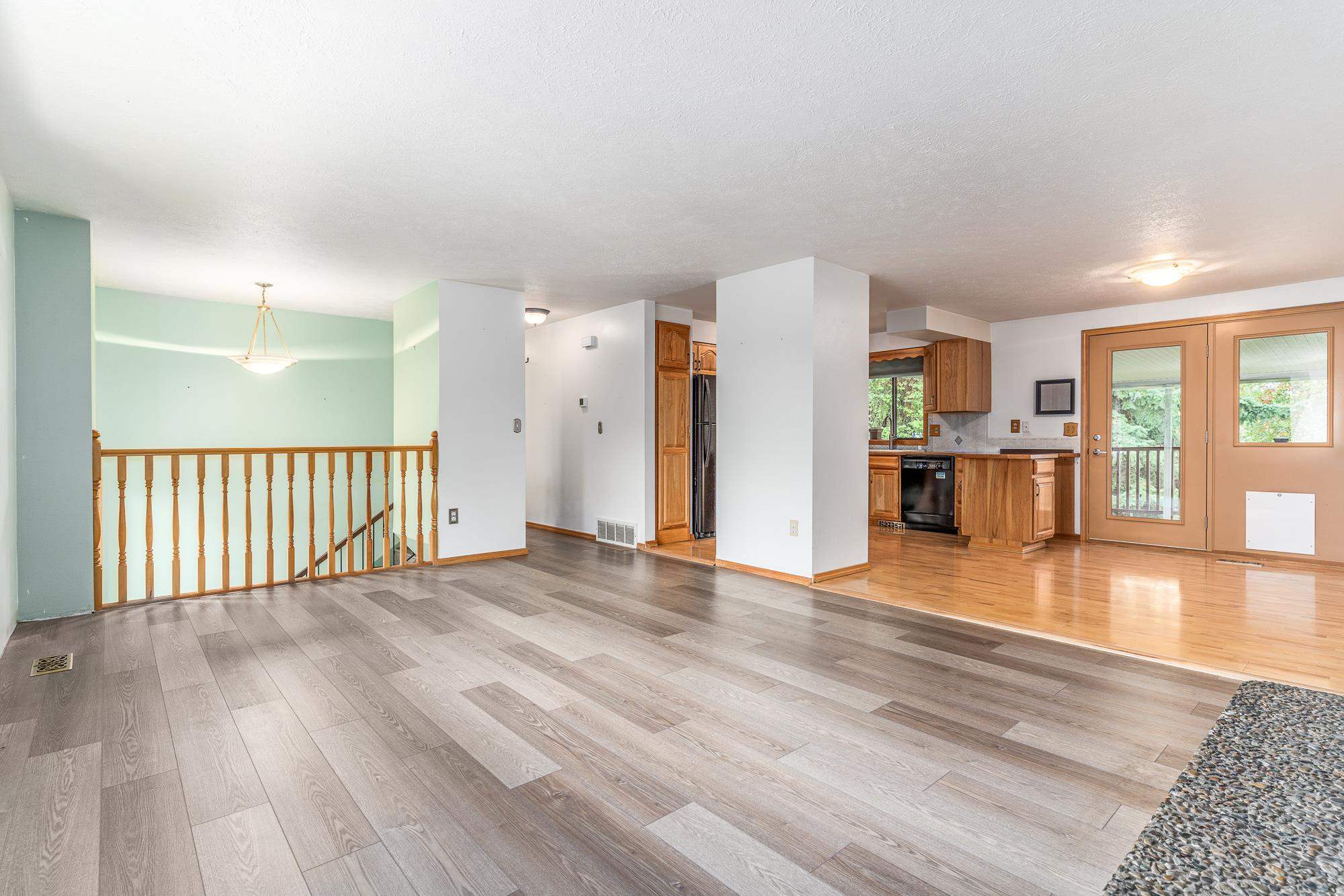 422 West Ivanhoe Road Spokane, WA 99218 - Photo 3 of 31