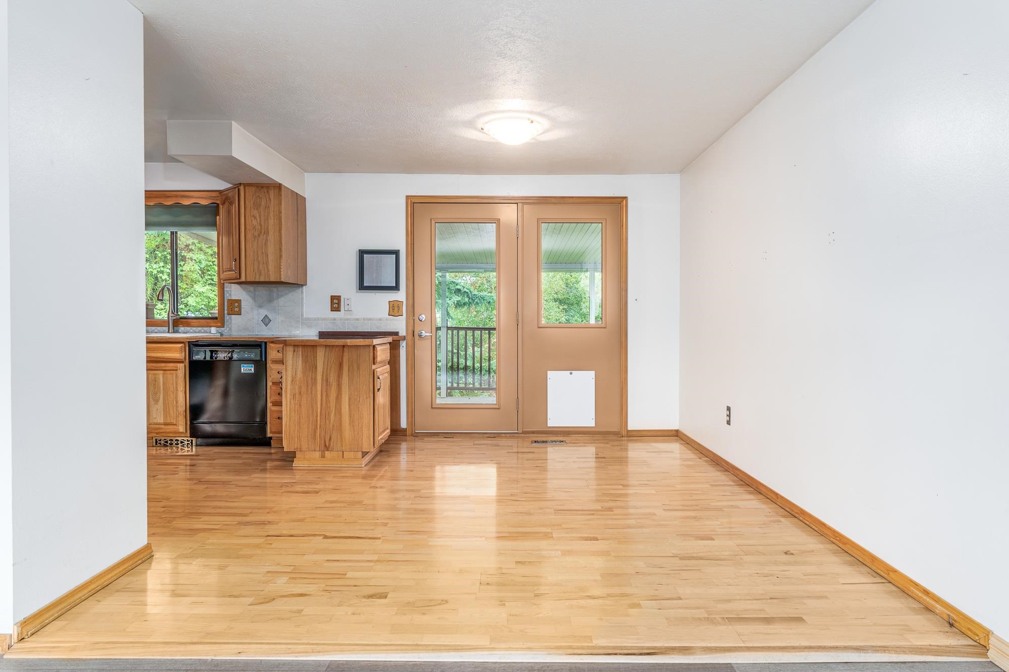 422 West Ivanhoe Road Spokane, WA 99218 - Photo 4 of 31