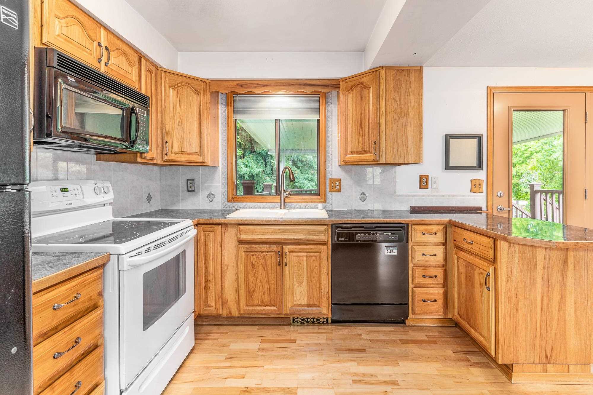 422 West Ivanhoe Road Spokane, WA 99218 - Photo 6 of 31