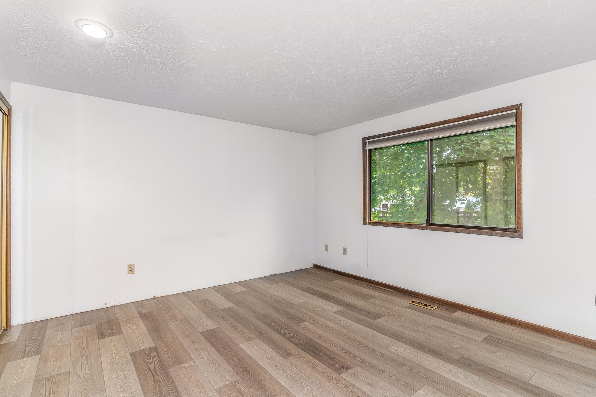 422 West Ivanhoe Road Spokane, WA 99218 - Photo 7 of 31