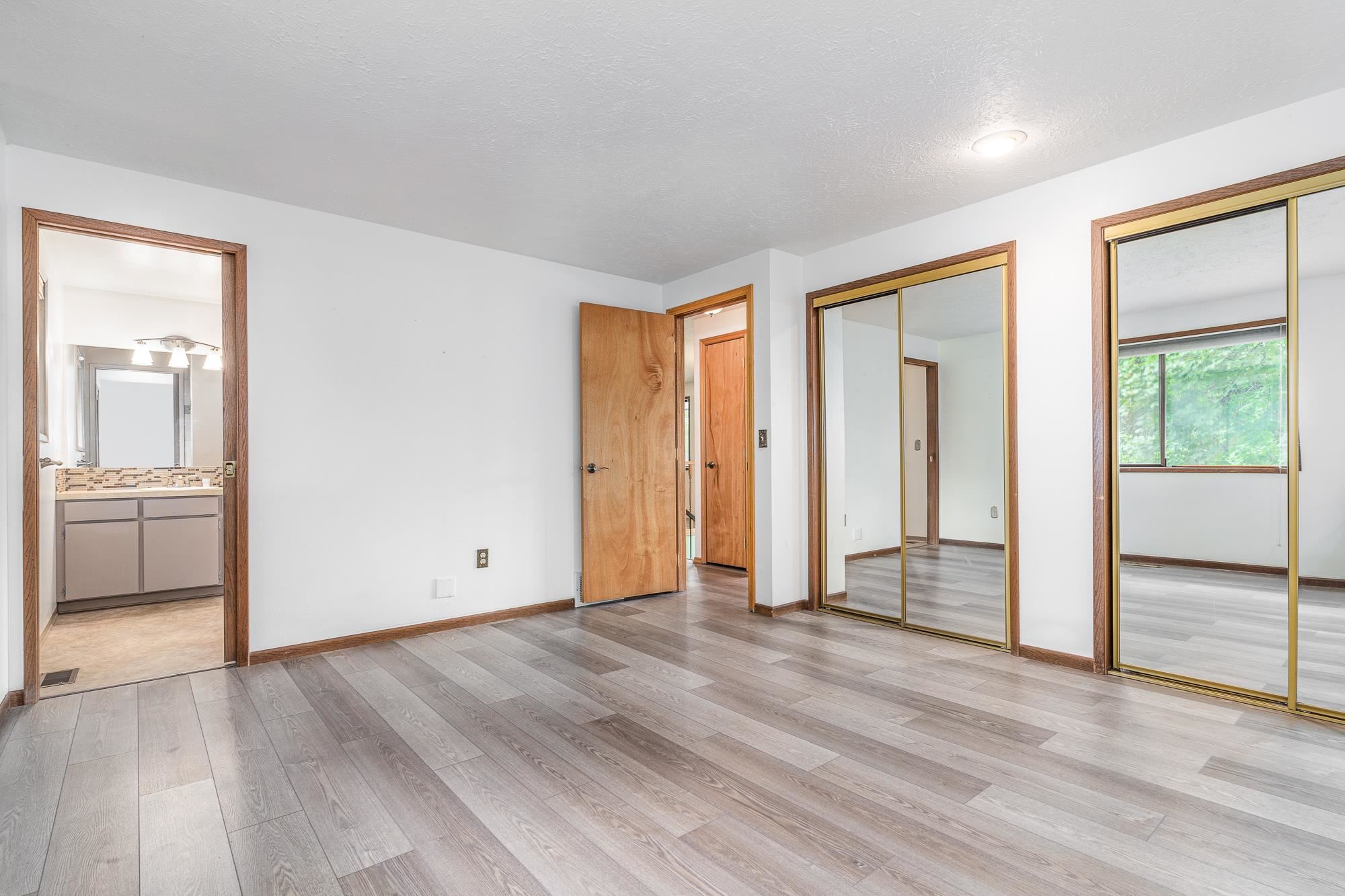 422 West Ivanhoe Road Spokane, WA 99218 - Photo 8 of 31