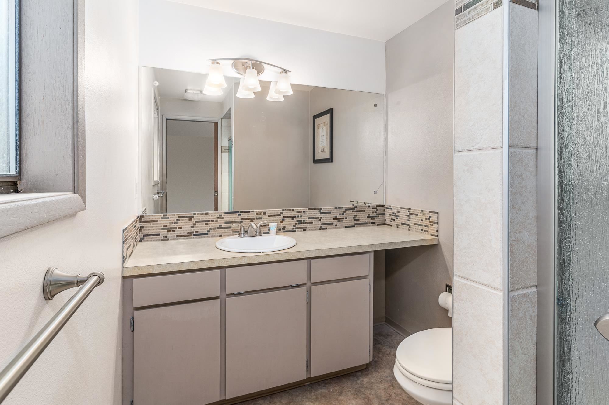 422 West Ivanhoe Road Spokane, WA 99218 - Photo 9 of 31