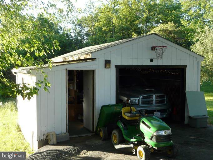 290 McDonald Road Winchester, VA 22602 - Photo 8 of 28 1 car garage with workshop
