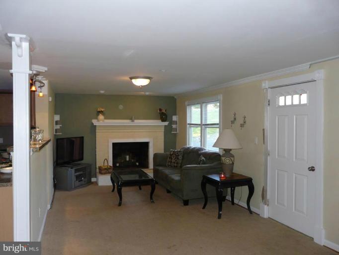 290 McDonald Road Winchester, VA 22602 - Photo 10 of 28 Living Room