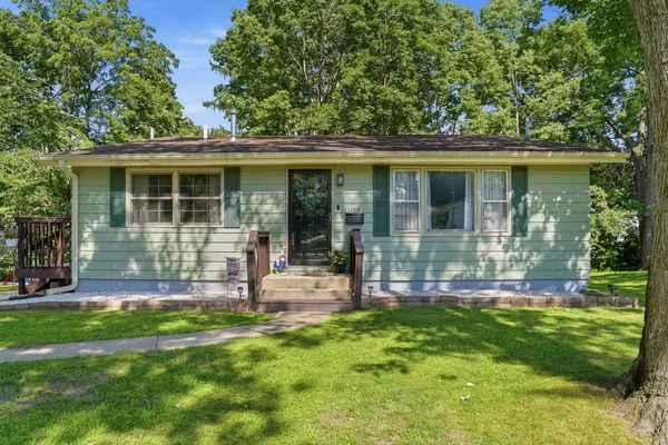 $184,500 | 1104 Elm Place, Dixon, IL 61021